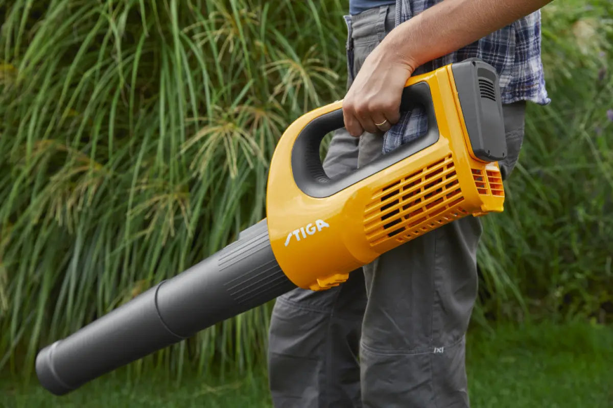 STIGA suflantă de frunze cu acumulator BL 100e Kit (cu acumulator și încărcător) STIGA