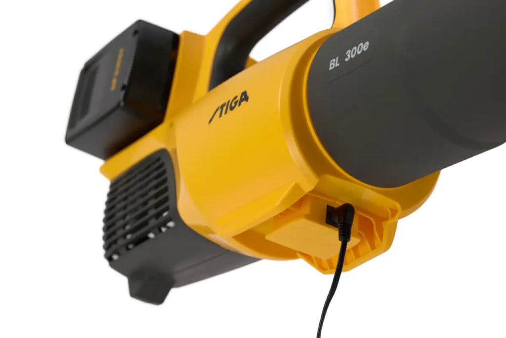 STIGA suflantă de frunze cu acumulator BL 300e Kit (cu acumulator și încărcător) STIGA