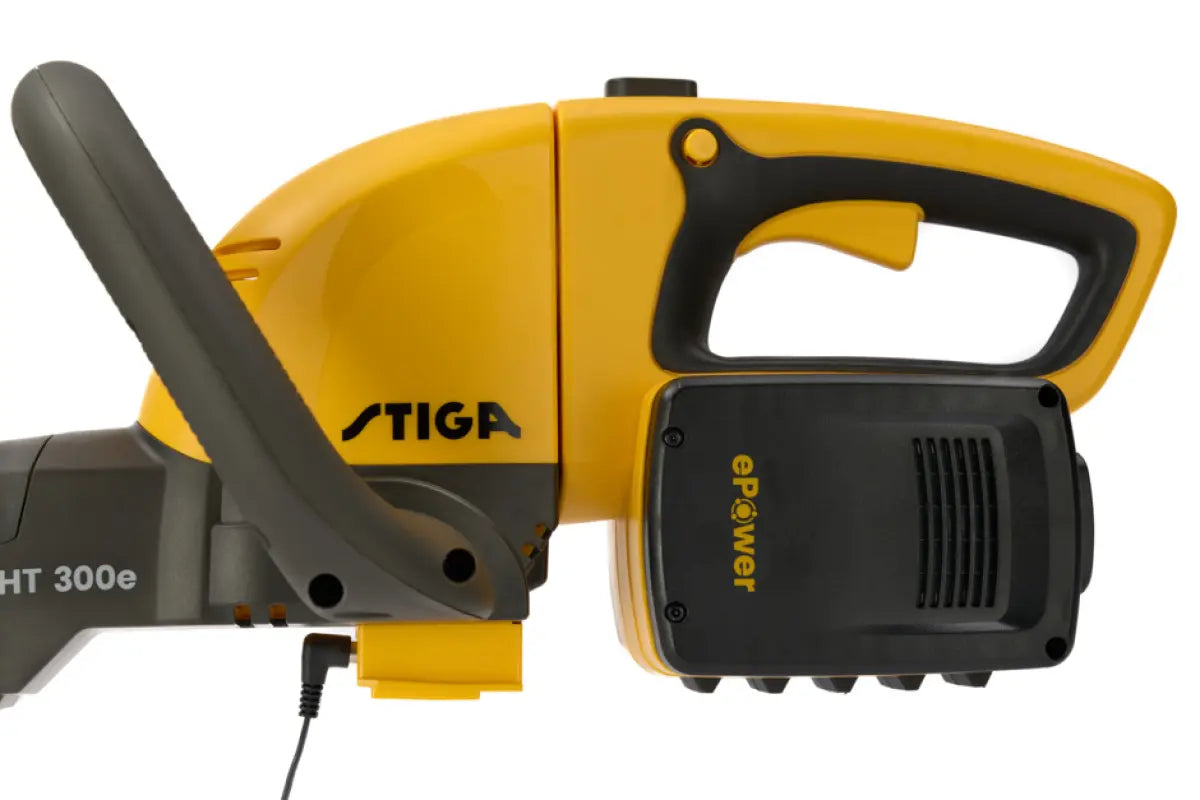 STIGA mașină de tuns gard viu cu acumulator HT 300e Kit (cu acumulator și încărcător) STIGA