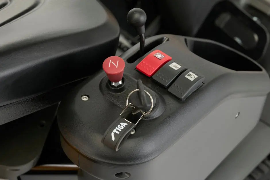 STIGA tractor de tuns gazon cu cosire frontală PARK 700 WX 4WD (Fără masa de tăiere) STIGA