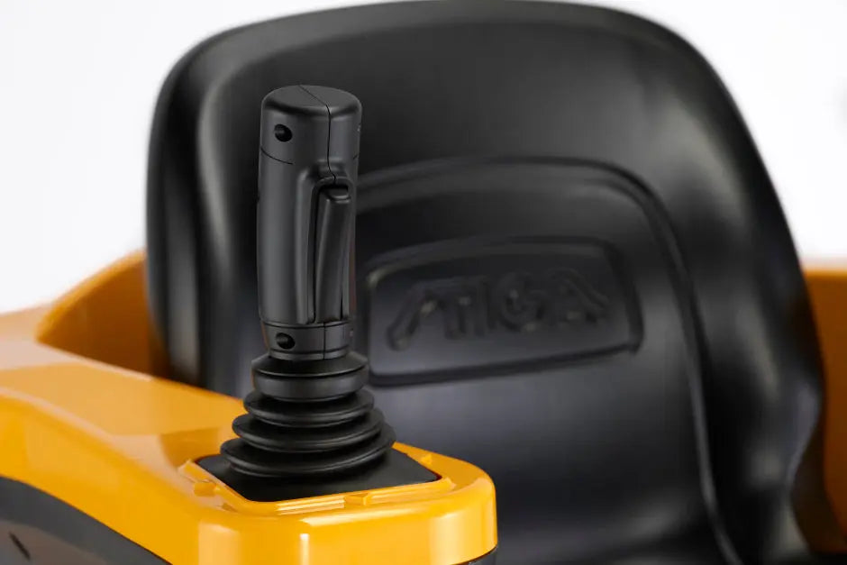 STIGA tractor de tuns iarba cu intoarcere pe loc, pe acumulator GYRO 900e STIGA