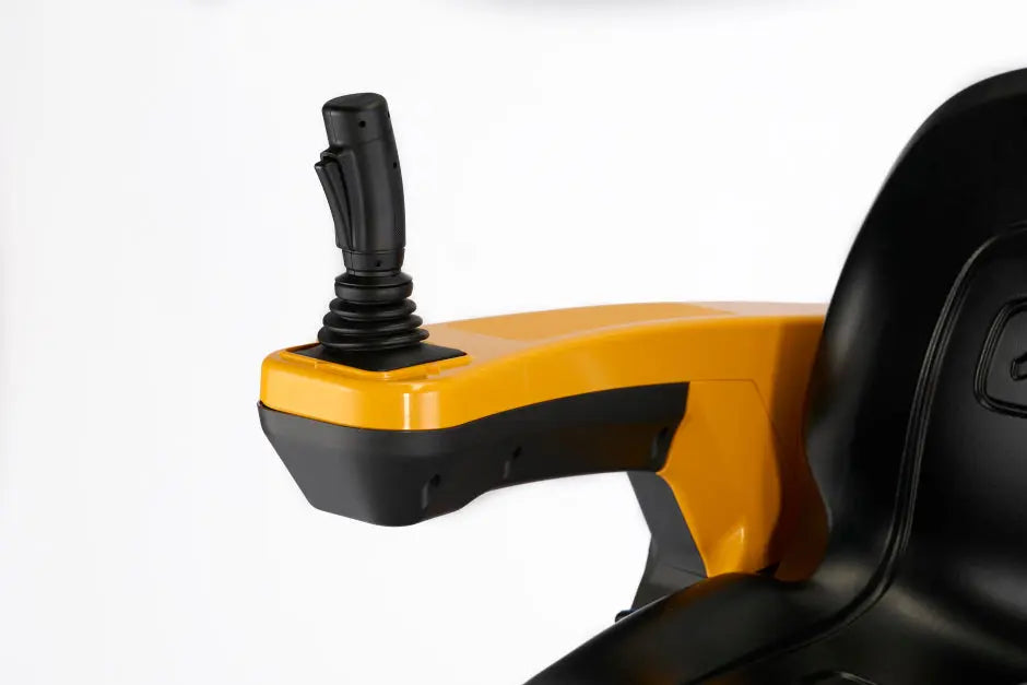 STIGA tractor de tuns iarba cu intoarcere pe loc, pe acumulator GYRO 900e STIGA